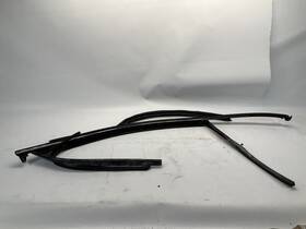 95b837432d 15-24 Porsche Macan Front Right Passenger Side Door Window Glass Frame Seal Q