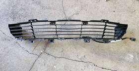71105-sja-000 Acura 2005-2008 Rl Front Bumper Lower Grille Oem