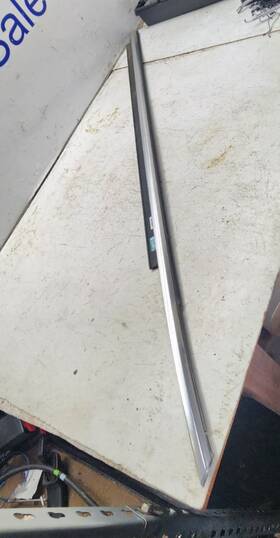 Audi 8f0853284 10-17 A5 Cabriolet B8 - Front Right Exterior Door / Window Slot Seal Trim