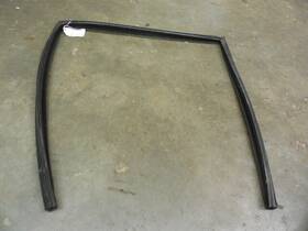 349128 Bmw 00-06 E53 X5 Rear Left Window Weatherstrip Gasket Seal