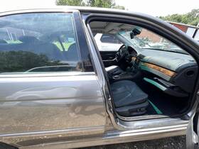 41008205622 Bmw 1997-2003 540i Right Rocker With Post Gray Pc 472 4.4l At Rwd 100k 55406