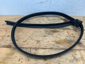 8254531 Bmw 98-03 5 Series E39 528i Rear Left Seal Between Roof And Door Frame