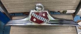 1336913 Buick 1948 Hood Emblem Ornament Plastic Crest Chrome Wings