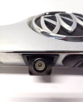 22882771 Buick 2010-2013 Lacrosse Trunk Lid Chrome Panel With Camera Oem