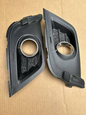 22906044 Buick 2016-2018 Envision Front Left Driver Side Fog Light Cover Bezel Wo/chrome