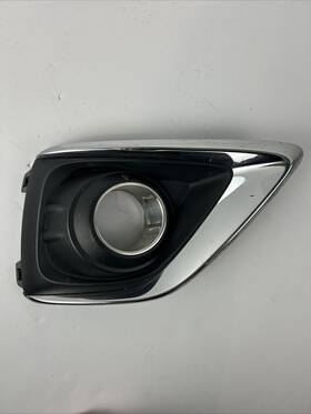 42489939 Buick 2019-2020 Envision Front Right Passenger Fog Light Lamp Bezel
