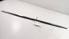826.gm4l16 Buick 2016 Lacrosse Door Glass Window Weather Strip Trim Front Right Passenger