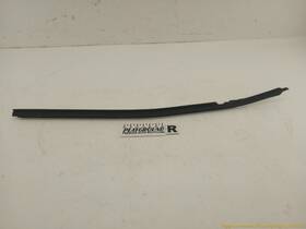 127.gm6m92 Cadillac Allante Passenger Right Front Door Window Belt Strip Molding 1987-1992