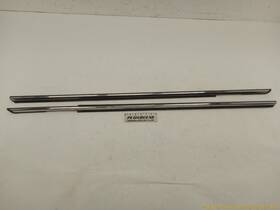 127.gm6w01 Cadillac Eldorado Pair Of Front Door Exterior Window Sweep Trim Panel Fits 92-02