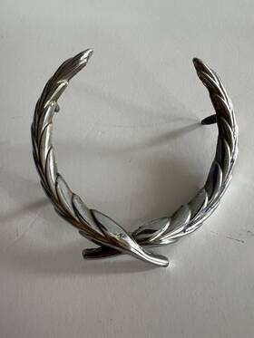 1496861 Cadillac 1960s 1970s Chrome Front Wreath Emblem 2 7/8 Inch 3