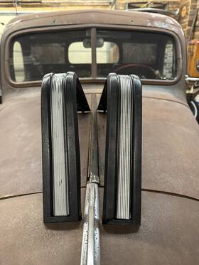 1642266 Cadillac 1980-1989 Fleetwood Brougham Front Passenger Bumper Impact Strip Trim
