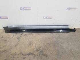 189.gm6320 Cadillac 20 2020 Ct5 Oem Passenger Right Carbon Fiber Side Skirt Rocker Moulding