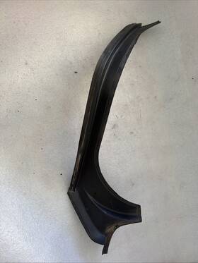 84500768 Cadillac 2016-2020 Ct6 Passenger Side Quarter Panel Channel Gutter Oem