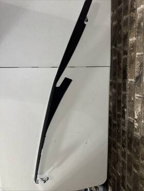 84940585 Cadillac Gm Appliqu Used Excellent Condition