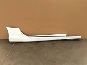 079331525 Chevrolet 16 17 18 Camaro Ss Pass Right Side Skirt Rocker Panel White 1547 Oem