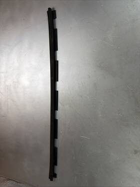 15697277 Chevrolet Cheyenne Window Weatherstrip Drivers Door 1992