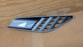 23206495 Chevrolet 2014 - 2019 Corvette C7 Right Rh Side Rear Quarter Panel Vent Grille Trim Oem