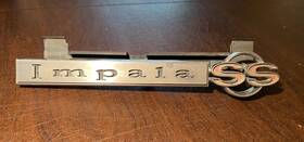 3899599 Chevrolet 1967 Impala Ss Grille Emblem Oem W Retainer Plate 67 Chevy