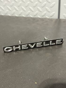 3987072 Chevrolet 1970/71 Chevelle Grille Emblem Nameplate Original