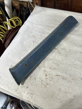 7748052 Chevrolet 1968-1972 Nova/chevy Ii Quarter Window Lh Pillar Trim Blue. Used