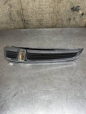 92273263 Chevrolet 2014-2017 Ss Sedan Chrome Lh Driver Fender Insert / Light Oem