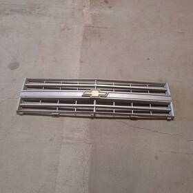 P-1254 Chevrolet 85-87 C/k Truck Grill Grille Square Body Suburban Oem Replacement Used