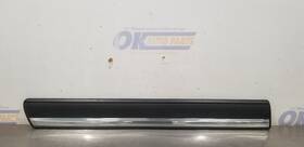 137.gm8n05 Chevrolet Truck 05 Chevy Silverado 2500 Crew Cab Door Moulding Trim Rear Right Passenger Black