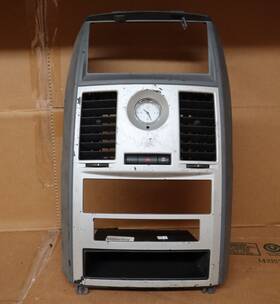 04678862aa Chrysler 2008 2009 2010 Town And Country Dash Center Vent Clock Hazard Storage Oem