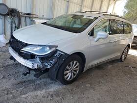 189.ch1f17 Chrysler Pacifica 2017 Rocker Panel Moulding Passenger Side 1110140