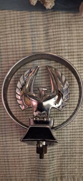2445063 Chrysler 1964 Imperial Hood Ornament