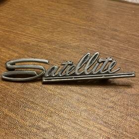 2785602 Chrysler 1968 Mopar Plymouth Satellite Original Fender Emblem