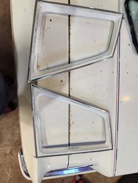 4017033 Chrysler 1979 300 Side 1/4 Glass Surround Window Trim Quarter Opera Left Right