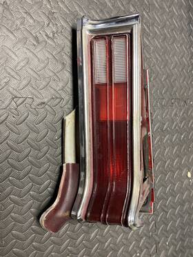 3728028 Dodge 3756326 Rear Bumper Filler Dart 1974 Tail Light Assembly 375626