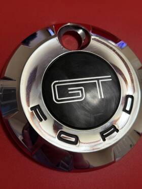 4r33-6342508 Ford Gt 2005-2009 Mustang Rear Trunk Middle Emblem Logo Gas Cap 05-09