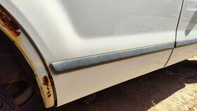Ford 5l2z7825556aab 2005 Explorer Passenger Right Rear Moulding From Door Oem Back Trim Strip