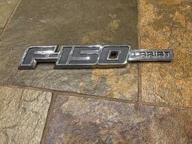 9r34-16b115-gc Ford 2009-2014 F150 Right Fender Emblem Lariat Passenger Side Oem