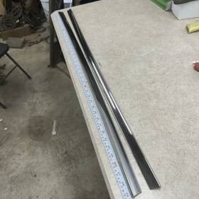 B7a-7320917-a Ford 1957 Custom 300 4dr L And R Front Door Lower Trim Moldings Country Sedan