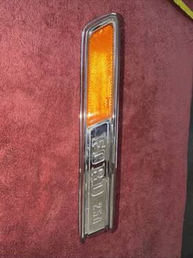 C8tb-16720-b Ford 25673 1968 1969 1970 1971 1972 Truck 250 Hood Emblem And Reflector Lh