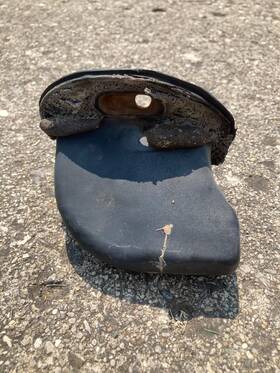 E1zz-16764 Ford 79-93 Mustang Hood Hinge Rubber Cup In Cowl / Firewall Area Used Oem