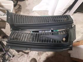 F81b-2502233-akw Ford 99 - 07 F250 F350 Excursion Cowl Vent Panel Set Pair Left/right Oem