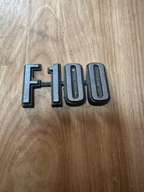 I6702 Ford 1970s Ranger F100 Emblem Original