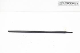 Lb5z-7821452-d Ford 2020-2024 Explorer Front Right Side Door Window Belt Molding Cover Oem