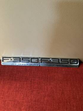 113.fd8n06 Ford Truck F-350 Xlt Super Duty Chrome Fender Set Pair Badge Fits 05 06 07 F350