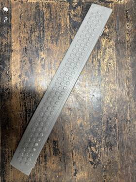 Yc35-28132a12-aaw Ford 1999-2004 F250 F350 Right Door Sill Panel Grey Used Oem