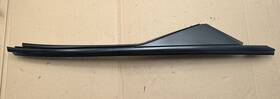 10331559 General Motors 10246977 97-04 Corvette Windshield Reveal Molding With Weatherstrip Retainer Lh