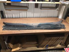15060065 General Motors Center Wiper Cowl Panel Grille Tahoe Suburban Silverado Sierra 99-07