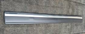 General Motors 15199304 03-07 Silverado Front Left Door Trim Rubber Body Side Molding Black/chrome Oem