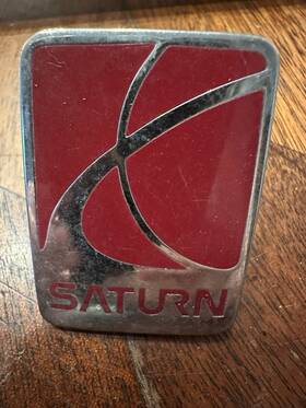 21110182 General Motors 97-02 Saturn S-series 2002 Vue Front Bumper Large Emblem New Gm #2