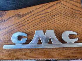 2227865 General Motors 1947-1954 Gmc 100 Pickup Hood Emblem Grill Ornament Chrome Trim Molding Oem