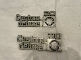 349863 General Motors 1975-1980 Square Body Fender Emblem Custom Deluxe 20 Badges Chevy Truck Pair